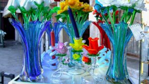 Des vases en cristal de Murano transparents