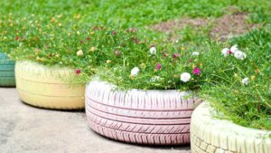 Jardinière avec des pneus recycler