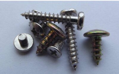 Fixations fiables : Choisir les vis et les fixations de qualité pour vos projets avec Fischer, Spax, etc.