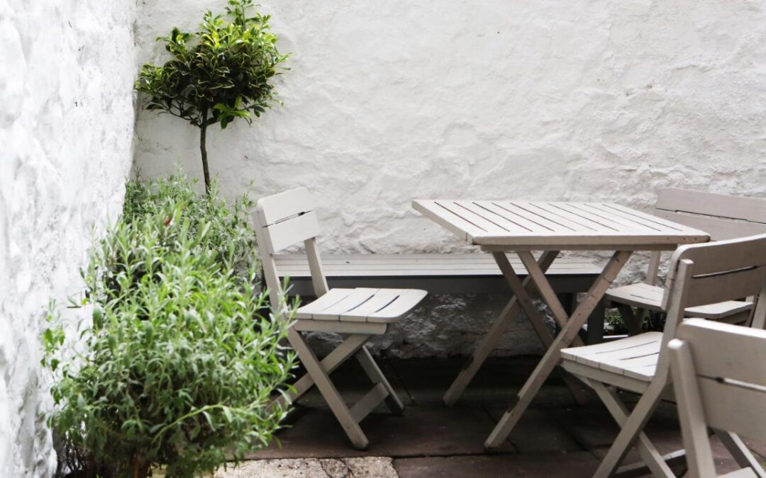 Nous avons repensé notre patio avec du synthétique : notre retour d’expérience